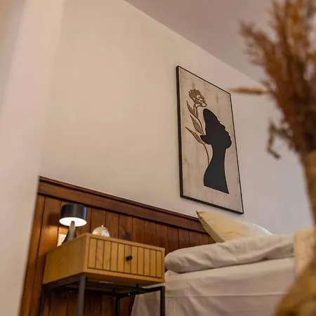 Flat In 5m Walk To Gondola Apartment